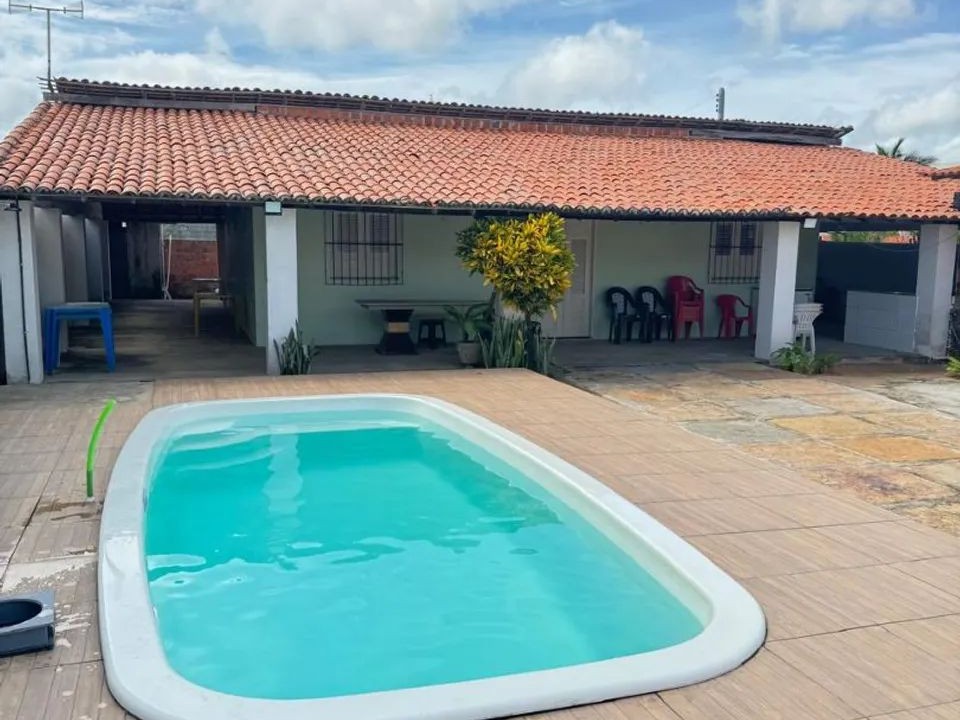 Casa com Piscina a poucos metros da praia