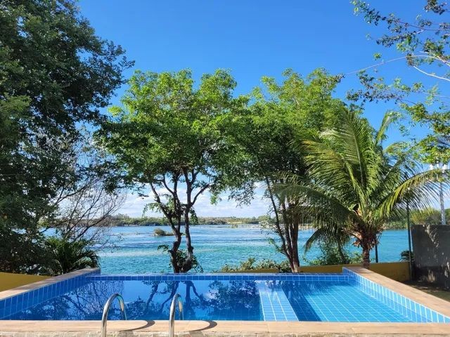 Pé na areia na beira do rio São Francisco.