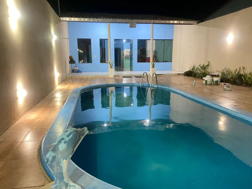 Casa com piscina na Praia da Caueira