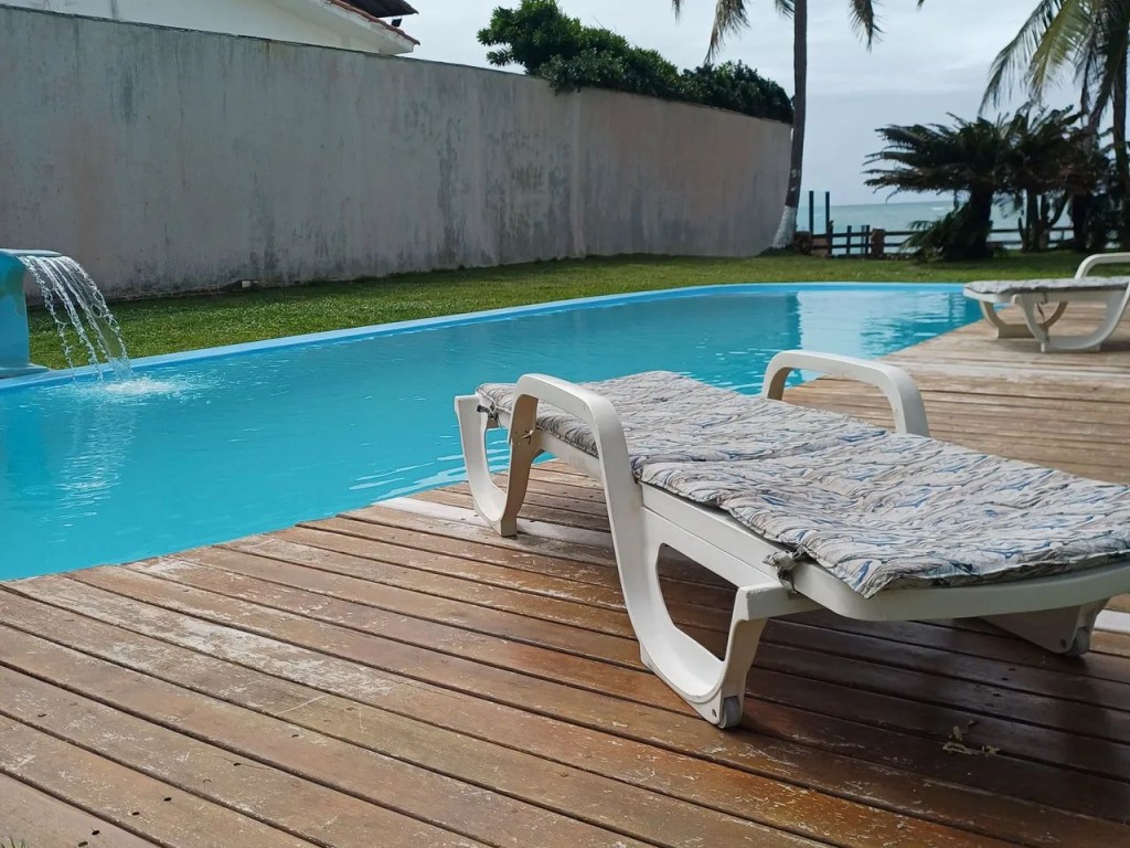 CASA BEIRA-MAR COM PISCINA - Mobiliada - Locações Temporárias